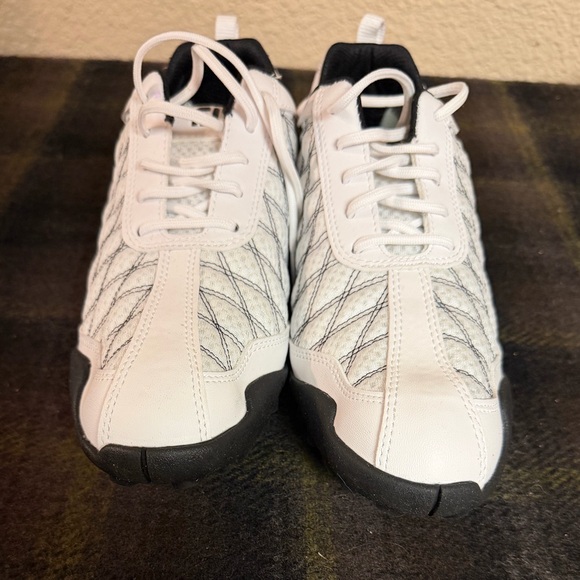 FootJoy Women’s White and Black Golf Shoes - Picture 3 of 8